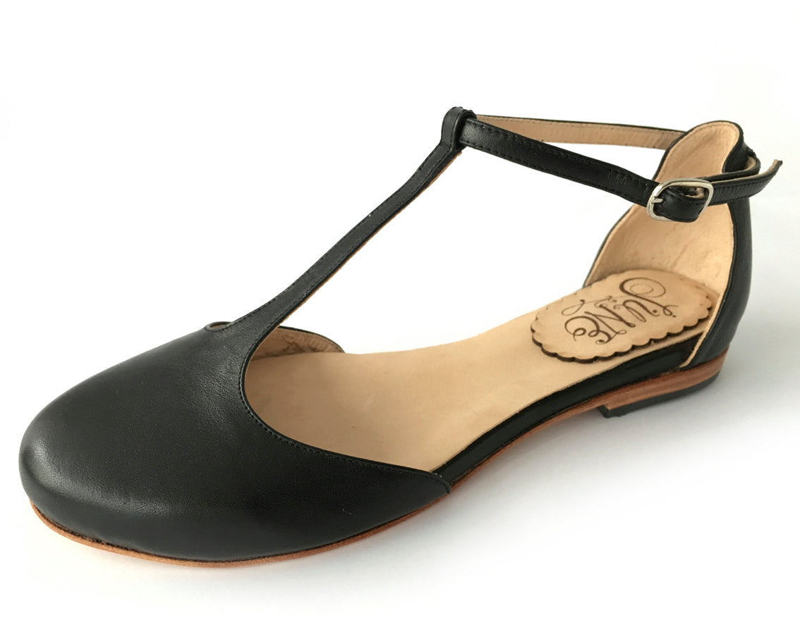 Black Shoes. Handmade Leather Women Shoes. T-Strap, Mary Jane Block Heel, Ankle Strap. Handcrafted in Argentina. Sakura Black