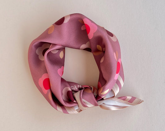 Loly - Silk Scarf in pink