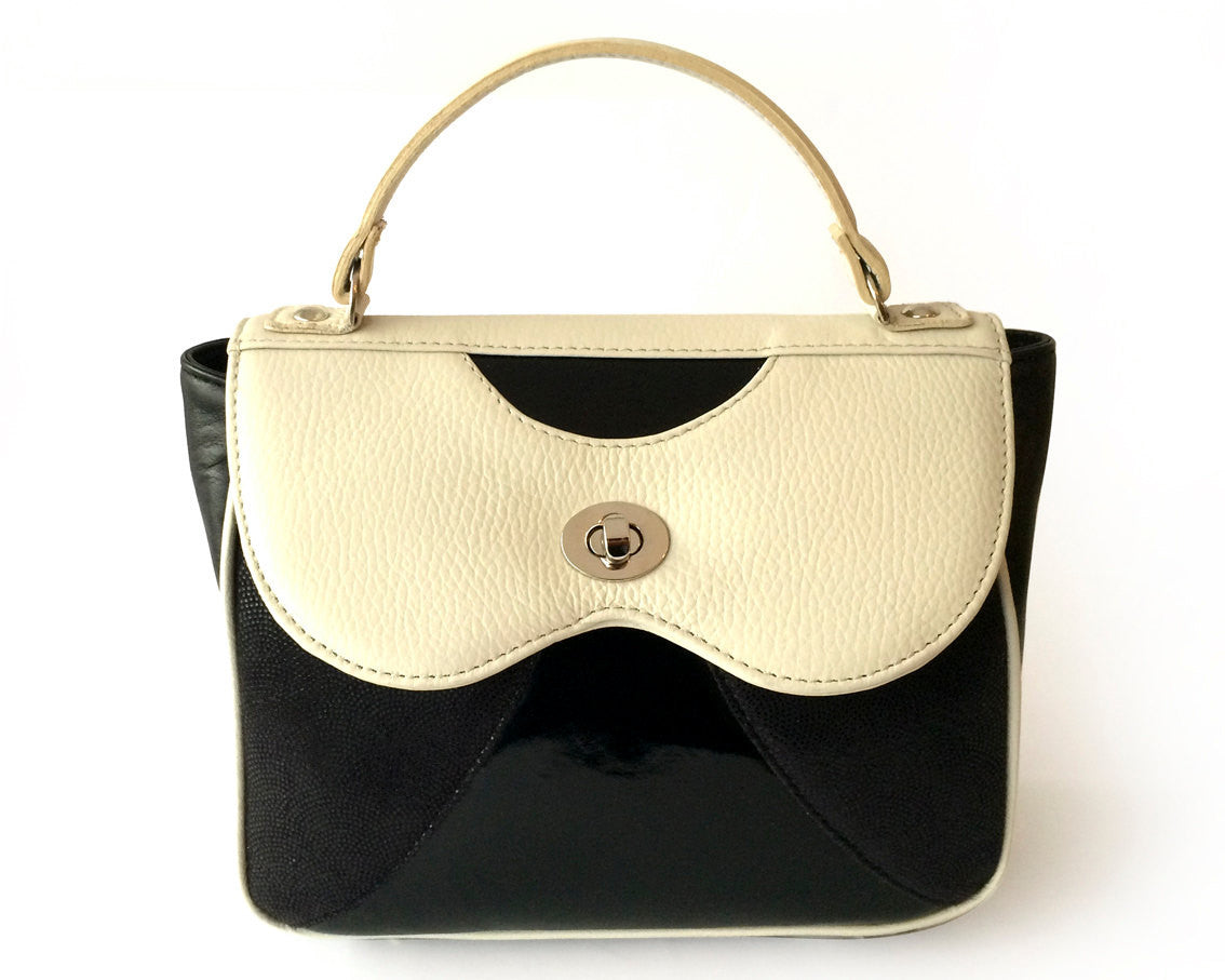 Onita Black & White Handbags Black / White [option2] quierojune